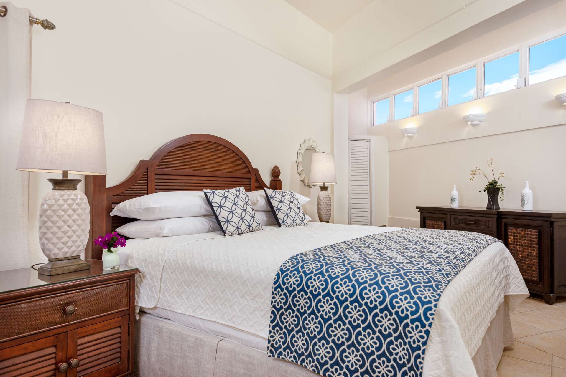 White House Villa 3 Bedroom Coral Gardens